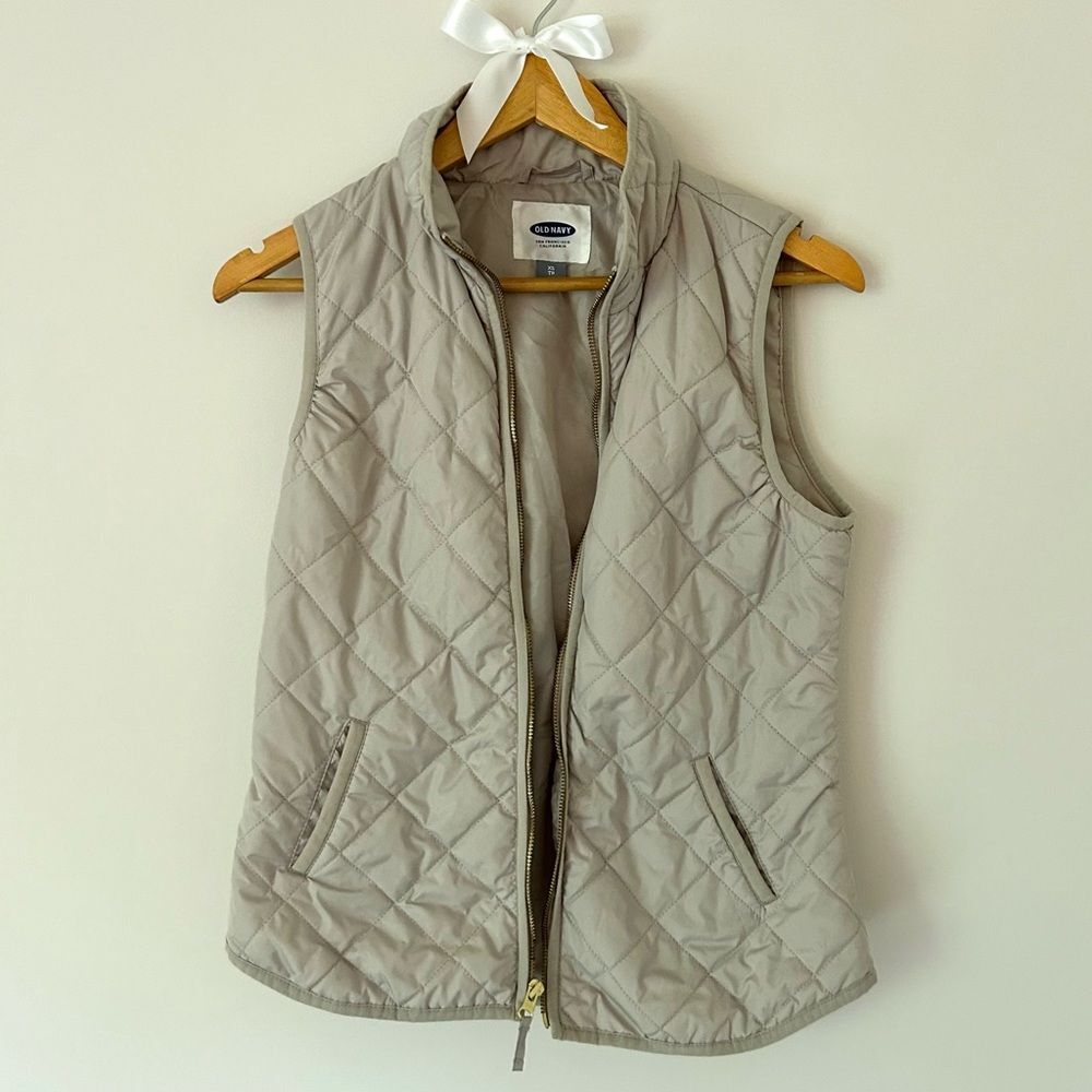 Old Navy Light Gray Puffer Zip Up Sleeveless Vest